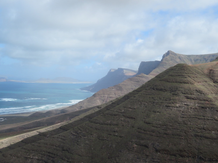 Spain Canary Islands: Lanzarote, Above Teguise , North along Risco de famara cliffs, Walkopedia