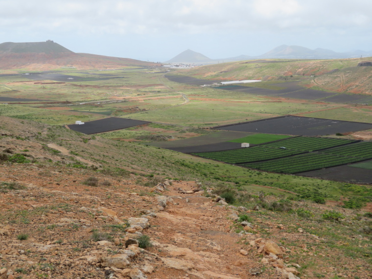 Spain Canary Islands: Lanzarote, Above Teguise , High ridge edge, south towards Teguise, Walkopedia