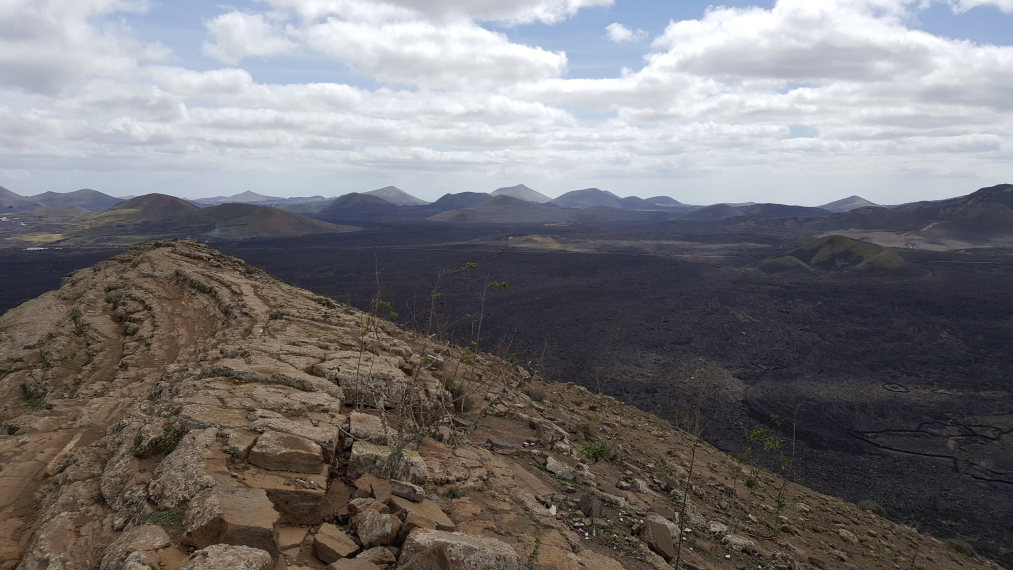 Spain Canary Islands: Lanzarote, Caldera Blanca , Crater rim, Walkopedia