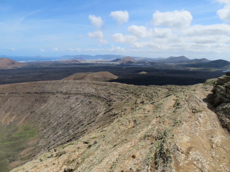 Spain Canary Islands: Lanzarote, Caldera Blanca , Crater rim, Walkopedia
