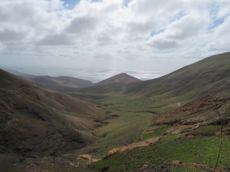 Spain Canary Islands: Lanzarote, Femes area, Southish down Brranco de la Higuera, Walkopedia