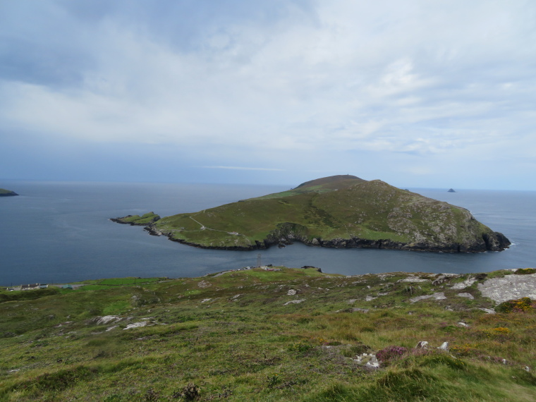 Ireland Kerry/Cork Beara Peninsula, Beara Way , Dursey island from the mainland, Walkopedia