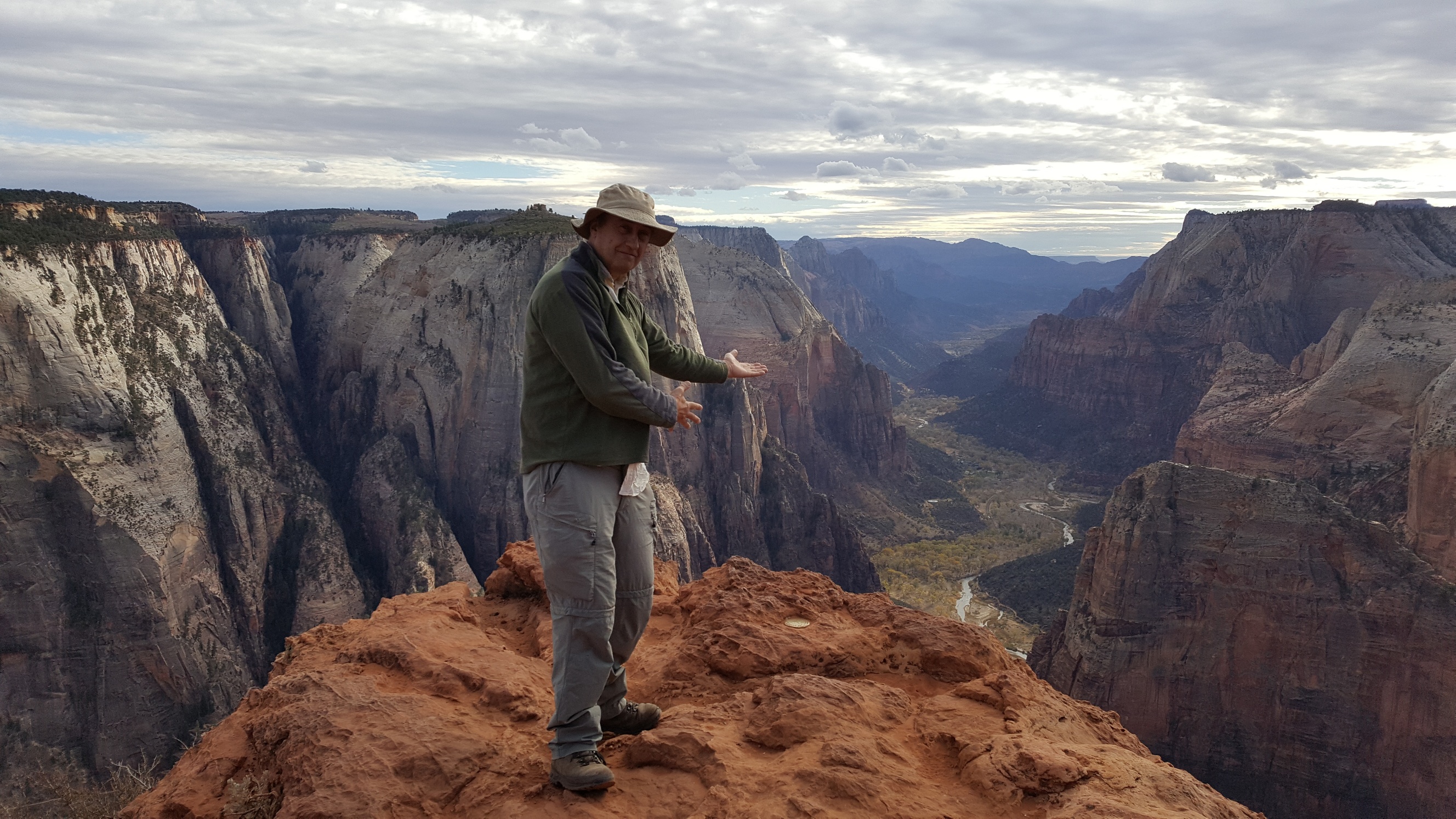 USA South-west, Utah's Canyon Lands, Zion - Walkopedia on Observation Point, Walkopedia