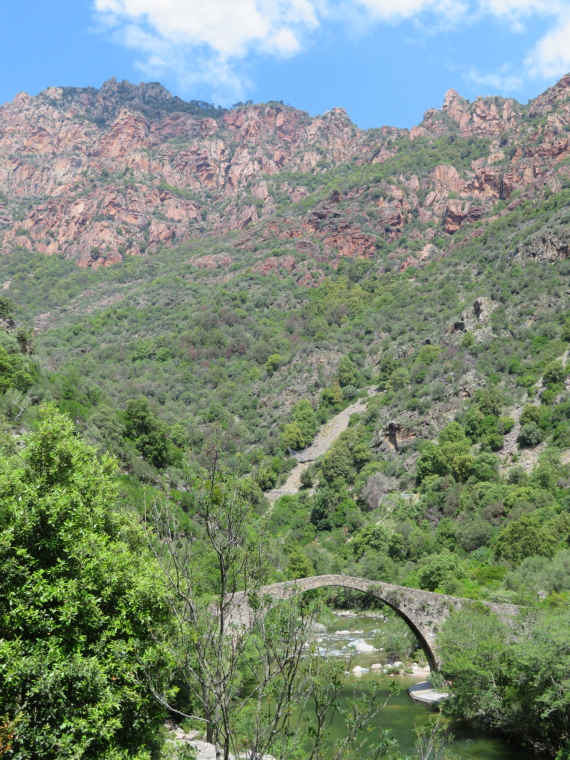 France Corsica: Northern Highlands, Spelunca Gorge, gorge-bottom bridge, Walkopedia