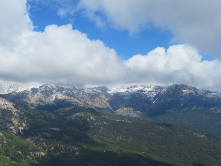 France Corsica: Northern Highlands, Around Col de Vergio , High central mountains  across upper Niellu, Walkopedia