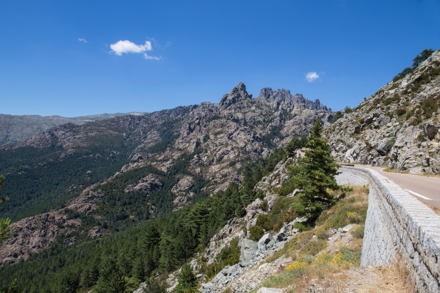 France Corsica: Southern Mountains, Around Col de Bavella, Cucuruzzu, Capula en Col de Bavella , Walkopedia