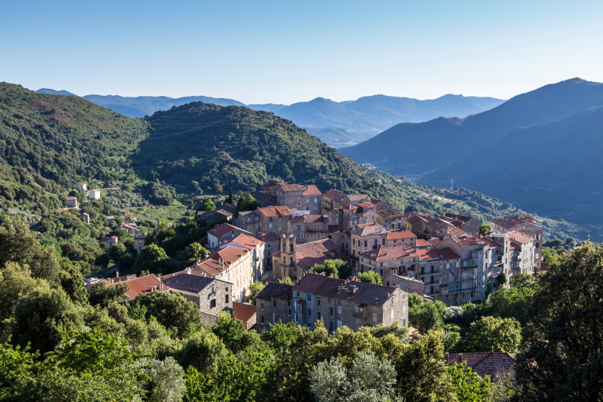 France Corsica: Southern Mountains, Around Col de Bavella, Cucuruzzu, Capula en Col de Bavella , Walkopedia