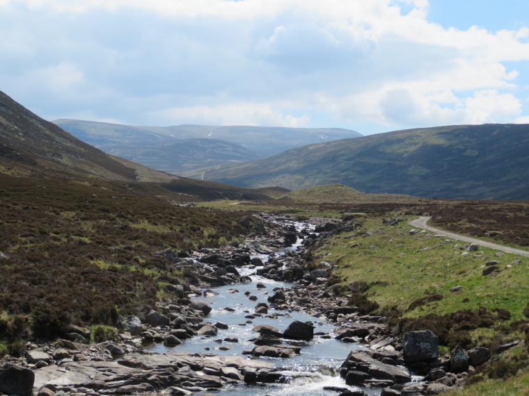 United Kingdom Scotland Cairngorms, Tolmount /Jock's Road, looking up Glen Callater, Walkopedia