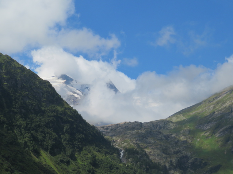 Austria Hohe Tauern, The Gschloss Valley , West above upper Gscloss valley, Grossvenegider behind, Walkopedia