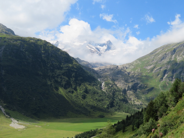 Austria Hohe Tauern, The Gschloss Valley , West above upper Gscloss valley, Grossvenegider behind, Walkopedia