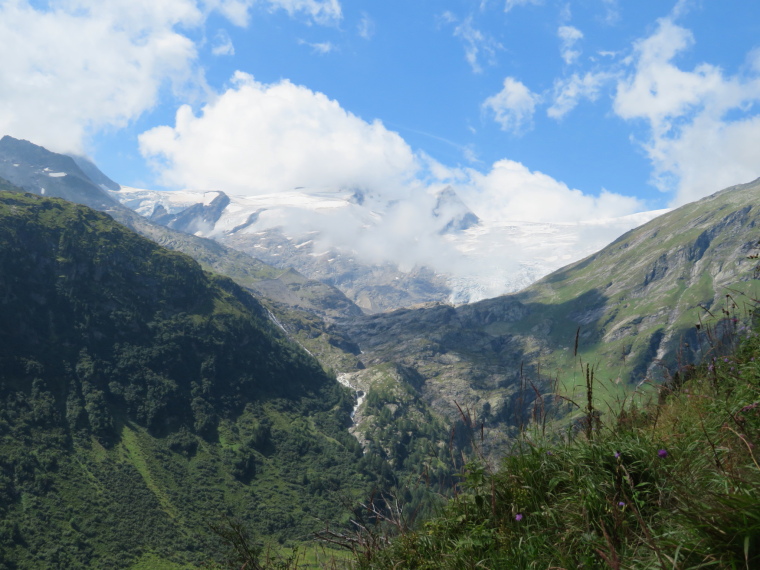 Austria Hohe Tauern, The Gschloss Valley , West above upper Gscloss valley, Grossvenegider behind, Walkopedia