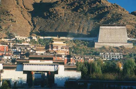 China Tibet, Tashilhunpo Kora, Tashilunpho, early light, Walkopedia