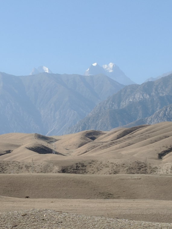 Kyrgyzstan, Pamir-Alai Mountains, Ak-suu and Iskander from the Batken road, Walkopedia