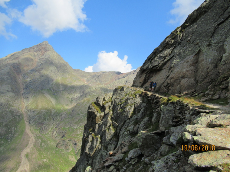 Austria Stubai Alps, Above Nurenberger Hut; Mairspitze, Wilder Freiger, Crossing cliff, near hut, Walkopedia
