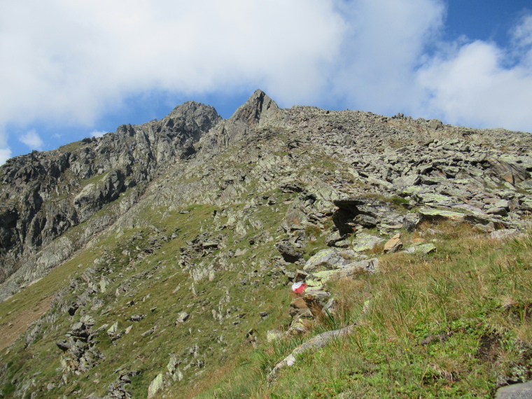 Austria Stubai Alps, Above Nurenberger Hut; Mairspitze, Wilder Freiger, Up steep lateral ridge towards Mairspitze, Walkopedia