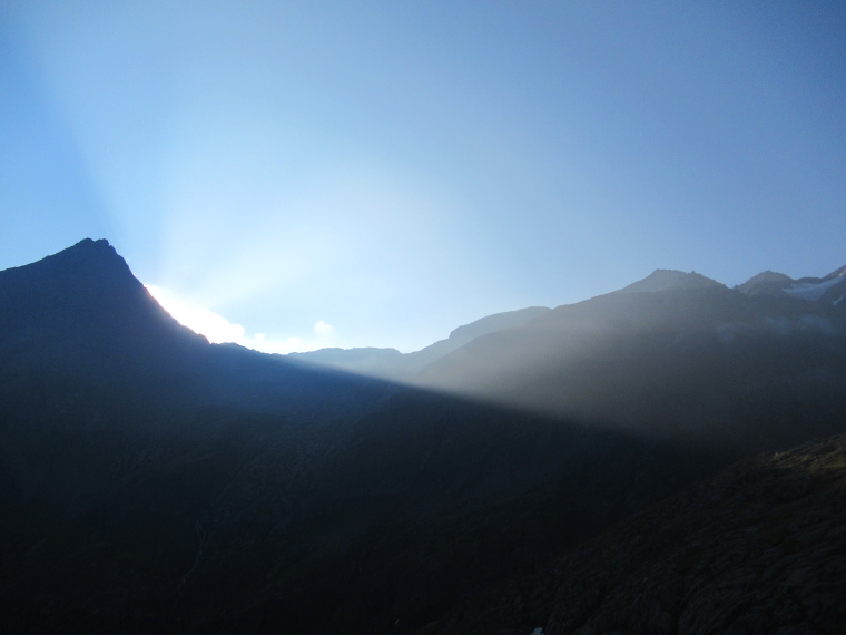 Austria Stubai Alps, Above Nurenberger Hut; Mairspitze, Wilder Freiger, Early light, Walkopedia