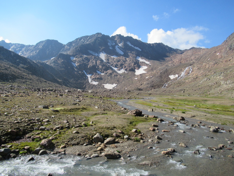 Austria Stubai Alps, Above Nurenberger Hut; Mairspitze, Wilder Freiger, Up valley just below Freiger See, Walkopedia