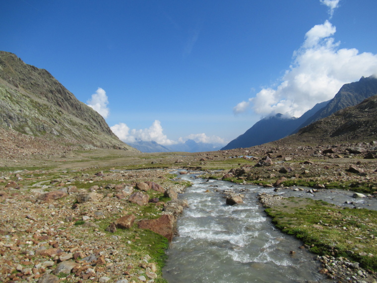 Austria Stubai Alps, Above Nurenberger Hut; Mairspitze, Wilder Freiger, Down valley just below Freiger See, Walkopedia