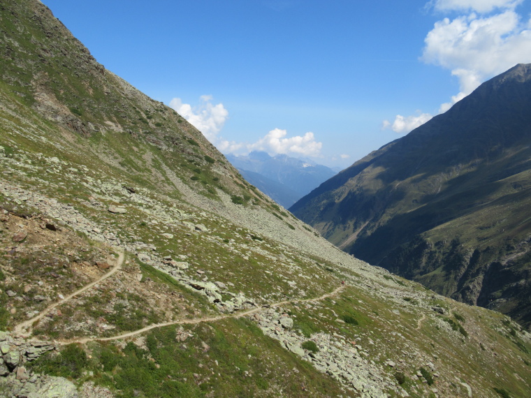 Austria Stubai Alps, Above Nurenberger Hut; Mairspitze, Wilder Freiger, Path just below Nurnberger hut, Walkopedia