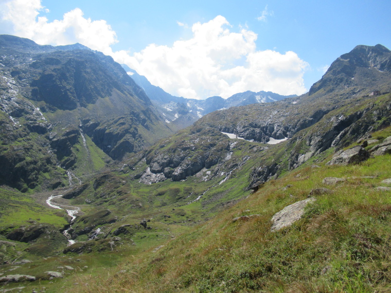 Austria Stubai Alps, Above Nurenberger Hut; Mairspitze, Wilder Freiger, Nurenburg hut, on right, Walkopedia