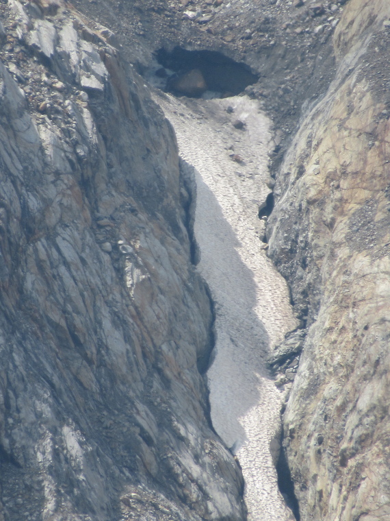 Austria Stubai Alps, Around the Sulzenau Hut , Glacier base above Sulzenau Hut, Walkopedia