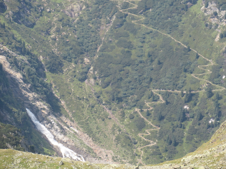 Austria Stubai Alps, Around the Sulzenau Hut , Waterfall and approach path below Sulzenau Hut, Walkopedia