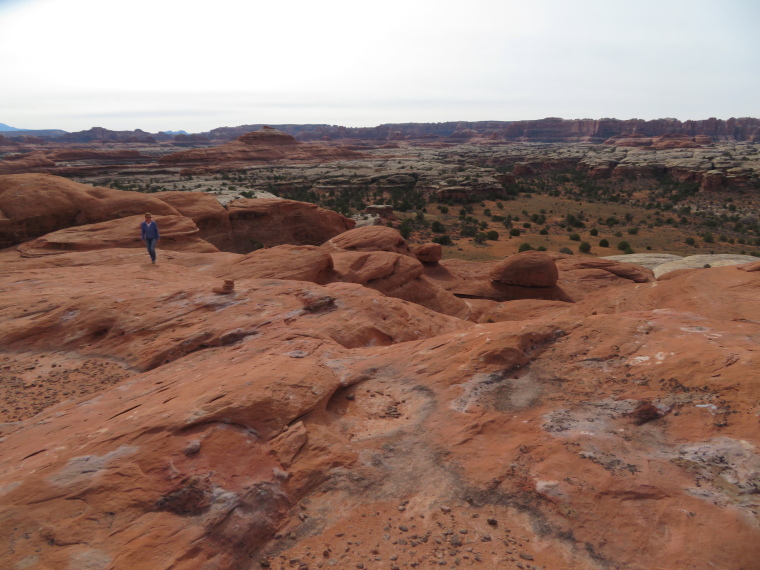 USA SW: Canyonlands NP, Circuit above Squaw Flats, the Needles, Top of formation near Squaw Flat, Walkopedia