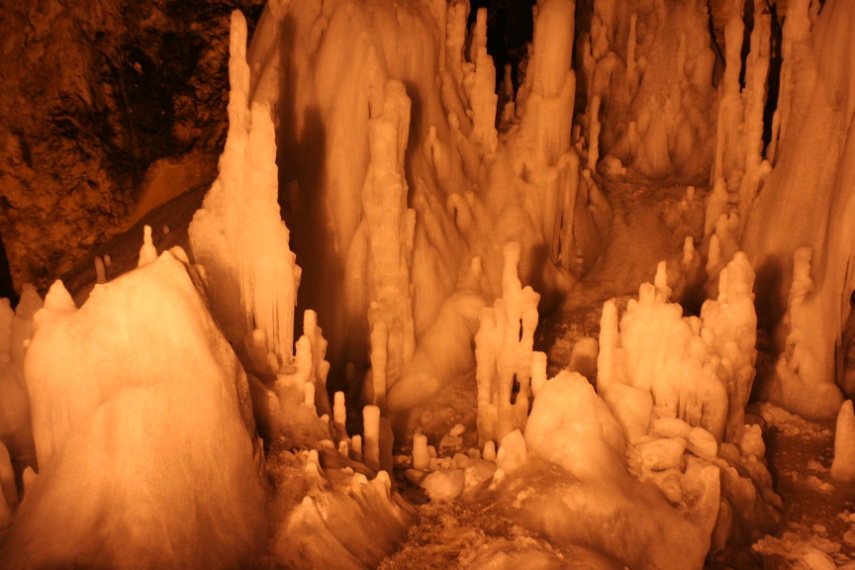 Romania Transylvania, Apuseni Mountains, Pestera Scarisoara, Walkopedia