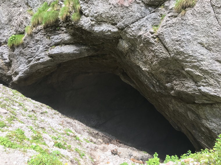 Romania Transylvania, Apuseni Mountains, Ponorului cave entrance , Walkopedia