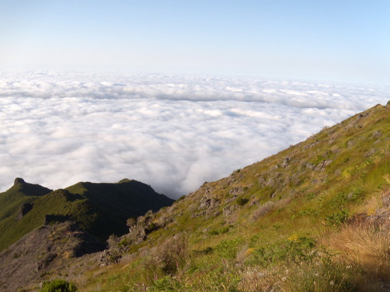 Portugal Madeira, Pico Ruivo from Achado do Texeira, Trail from Achada do Teixeira to Pico Ruivo, Madeira , Walkopedia