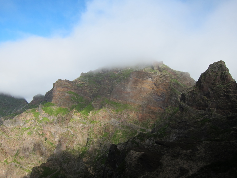 Portugal Madeira, Pico Ruivo from Achado do Texeira, Ruivo from Torres flank, Walkopedia