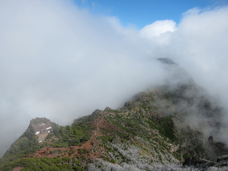 Portugal Madeira, Pico Ruivo from Achado do Texeira, Resthouse on ridge north of Ruivo, Walkopedia