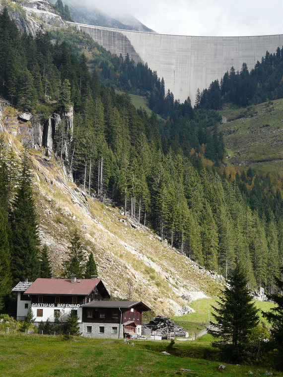 Austria Zillertal Alps, Plauener Hut, Gasthaus Barenbad, Walkopedia