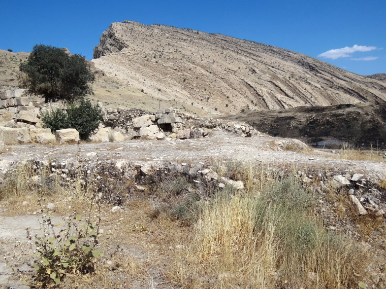 Iran Zagros Mountains, Zagros Mountains, View of Archaeological Site and Zagros Mountain Backdrop - Bishapur - Southwestern Iran, Walkopedia