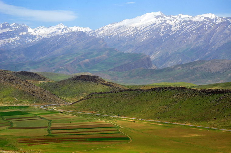 Iran Zagros Mountains, Zagros Mountains, The view of Dena from Semirom road, Walkopedia