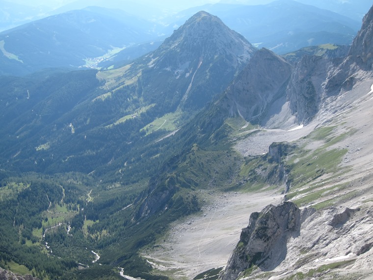 Austria, Northern Limestone Alps, Dachstein,  Rottestein and Tor pass from cable car top, Walkopedia