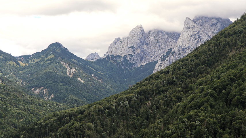 Austria, Northern Limestone Alps, Kaisergebirge - Vorderkaiserfelden , Walkopedia