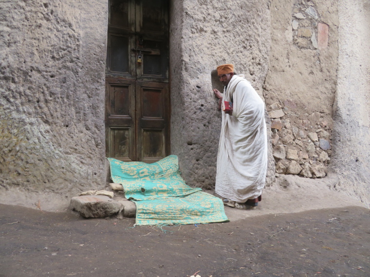 Ethiopia Lalileba Area, Ashetan Maryam, Filled-in arcade of church, Walkopedia