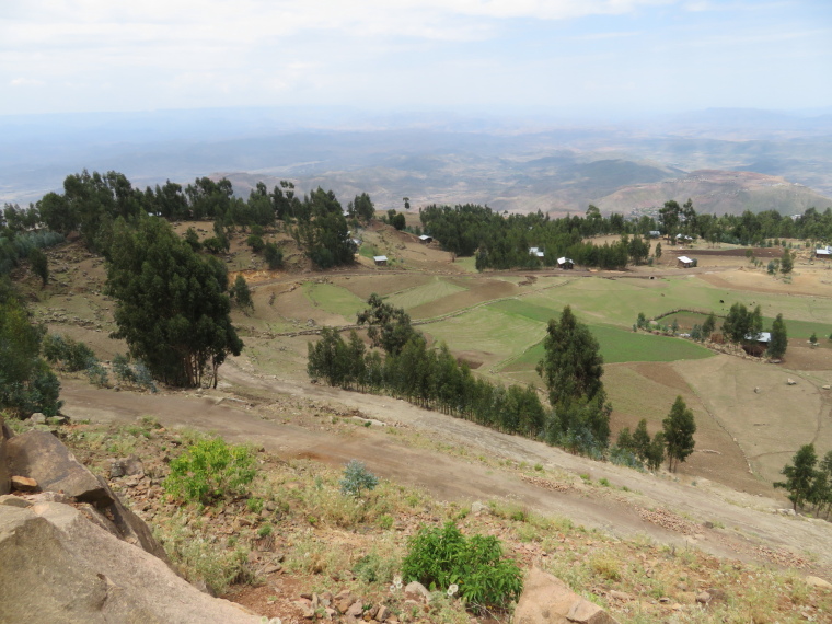 Ethiopia Lalileba Area, Ashetan Maryam, Farmland bowl near road pick-up, Walkopedia