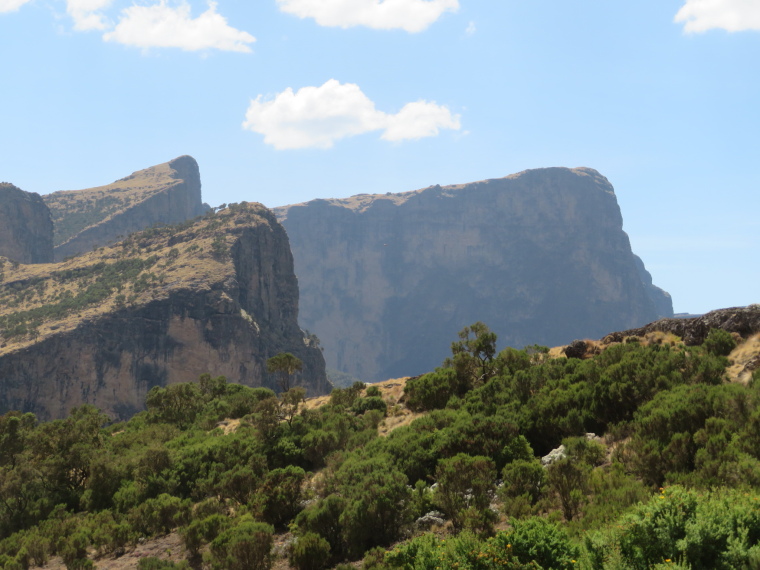 Ethiopia Simien Mts, Geech to Chenek, Escarpment edge from Chenek camp, Walkopedia