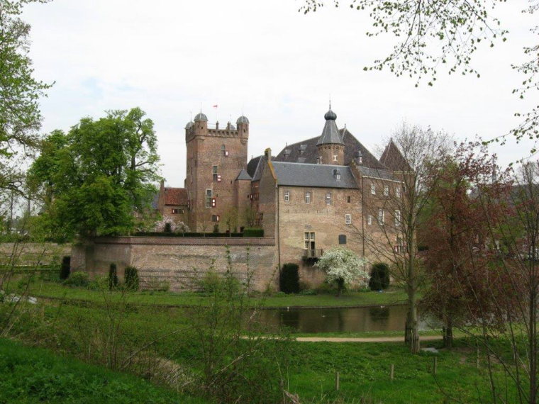 Netherlands East, Noaberpad, 's-Heerenberg castle ( Berg Castle), Walkopedia