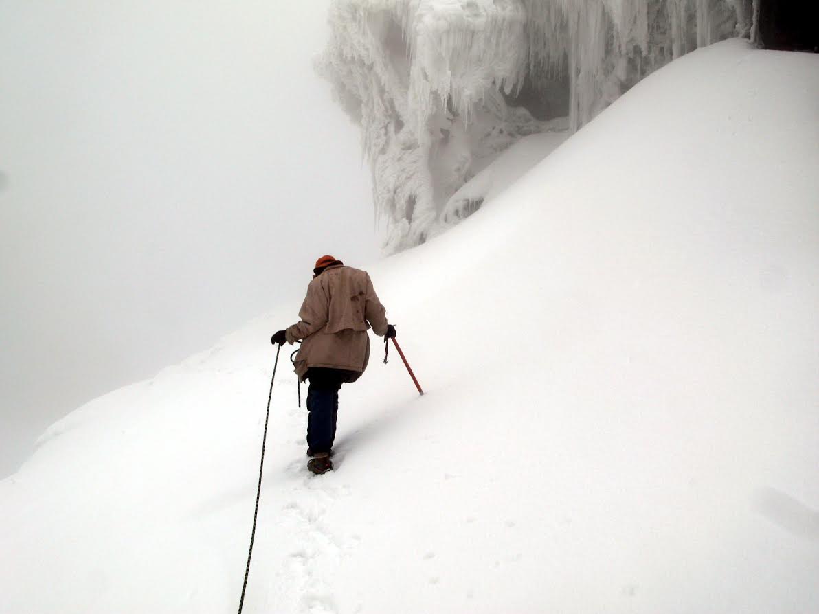 Uganda, Rwenzori Mountains, Descending past ice falls, Walkopedia