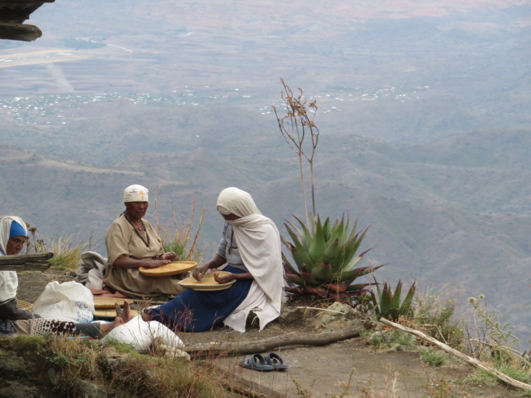 Ethiopia Lalileba Area, Around Lalileba, Ashetan Maryam, pilgrims, Walkopedia