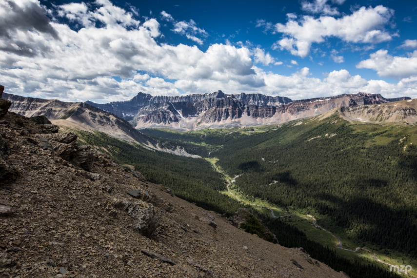 Canada Alberta: Jasper NP, Bald Hills , A quick view of the valley from Bald Hills, Walkopedia
