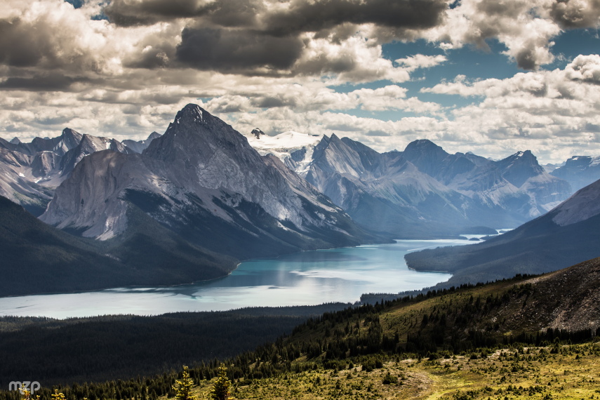 Canada Alberta: Jasper NP, Bald Hills , A closer look at Maligne Lake from Bald Hills, Walkopedia