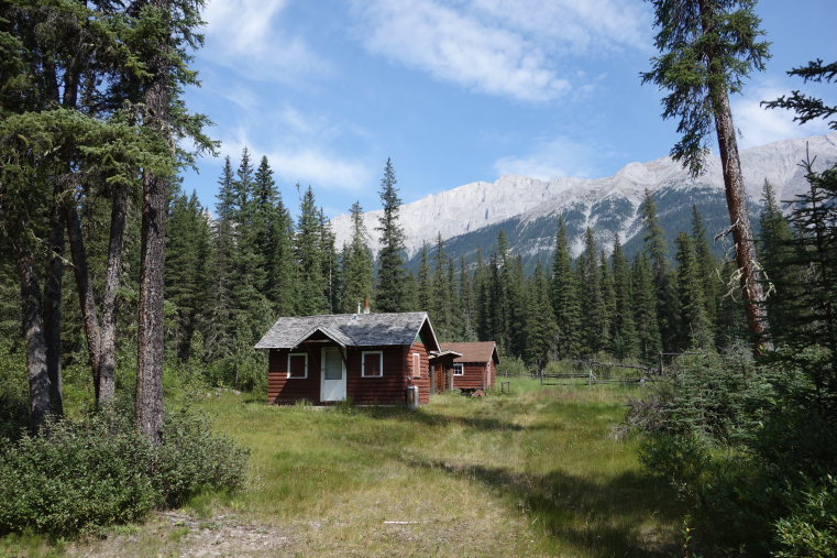 Canada Alberta: Jasper NP, Beaver Lake to Jacques Lake, Between Medicine lake and beaver lake, Walkopedia