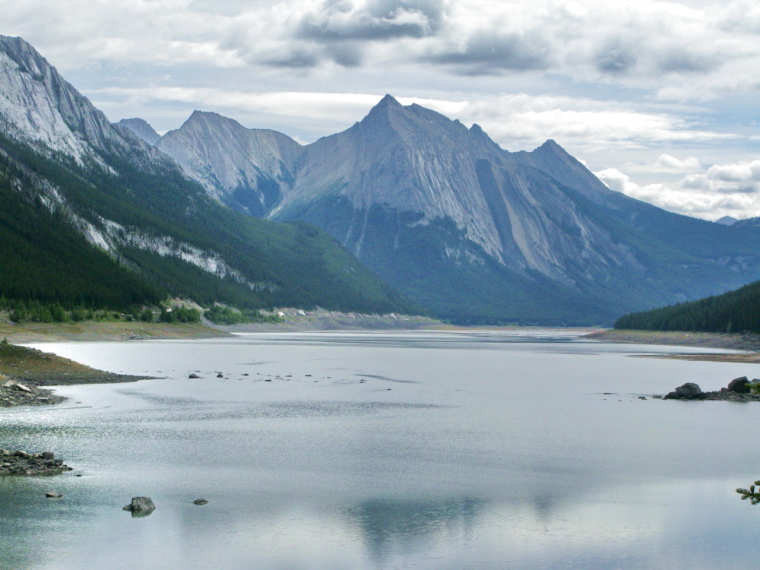 Canada Alberta: Jasper NP, Beaver Lake to Jacques Lake, Medicine Lake, Walkopedia