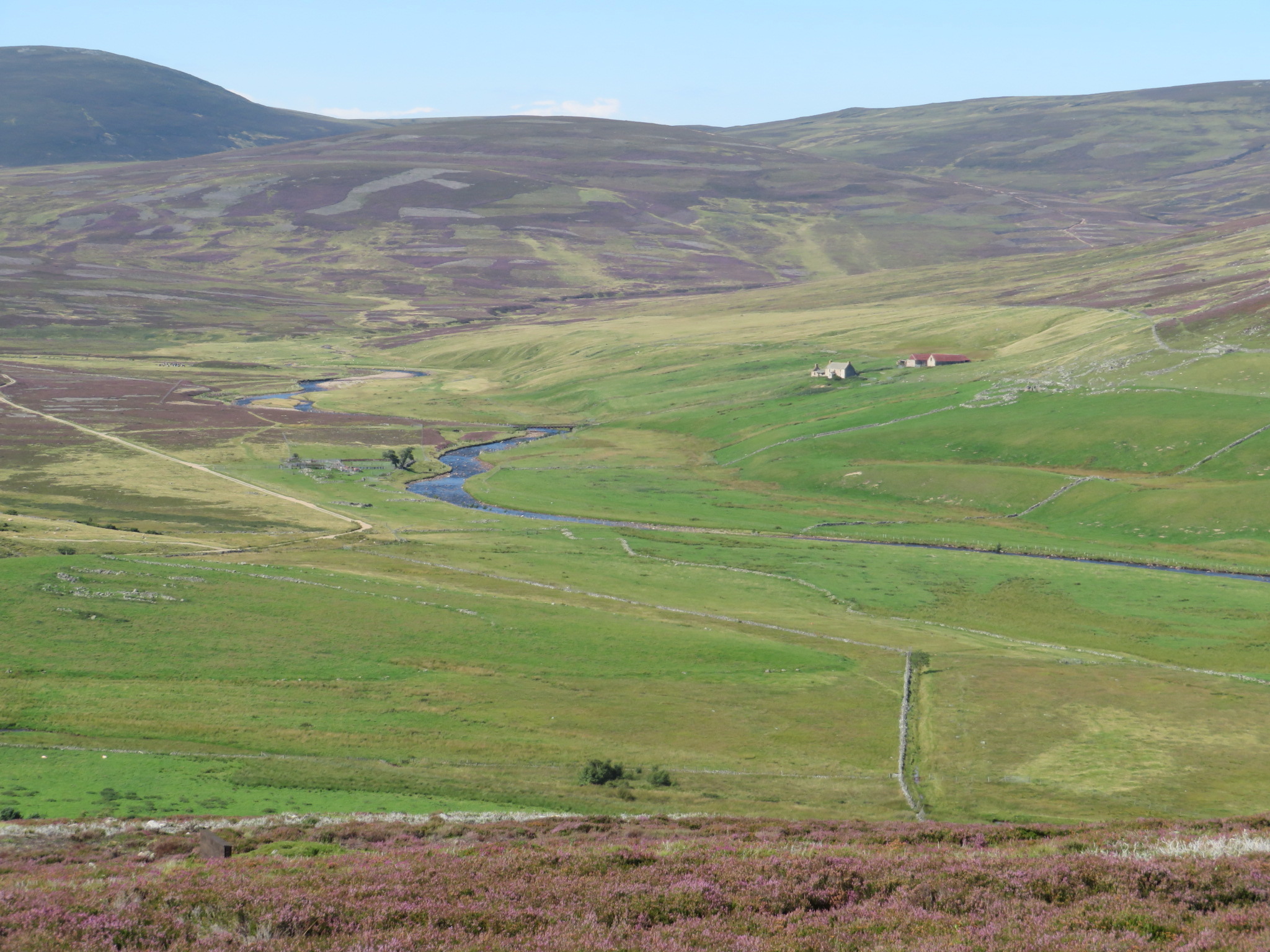 United Kingdom Scotland Cairngorms, Gellaig Ridge, North over Gairn valley, Walkopedia