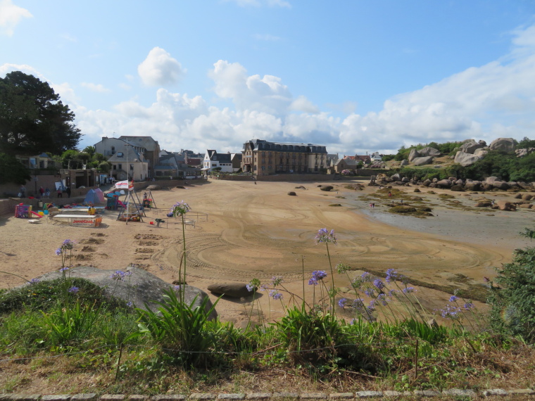 France Brittany, Cote de Granit Rose, St Guirac, Walkopedia