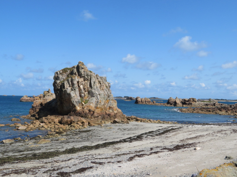 France Brittany, Cote de Granit Rose, Pointe de chateau, Walkopedia